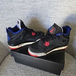 Jordan 4 Retro GS Rare Air Black and Red Royal Size 3 Youth